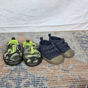 Bundle of 2 pairs baby boy shoes 🌟 Carters and Gerber Brand  3-6 months